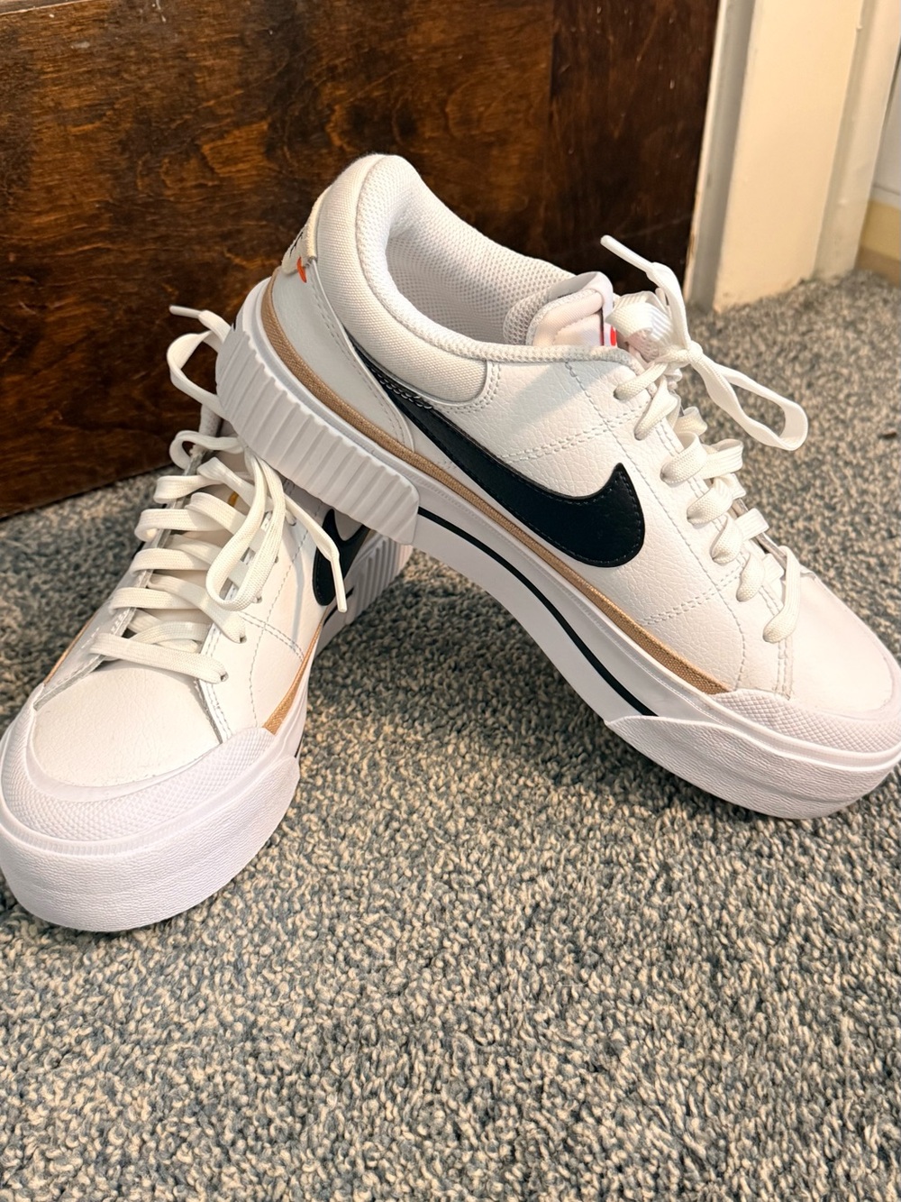 Nike court legacy lift